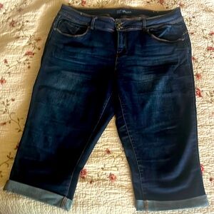 Brand new cropped jeans. I’m 5’8 and they cut two inches below my knee.